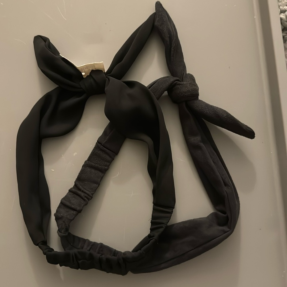 Brandy Melville bow headband pair
